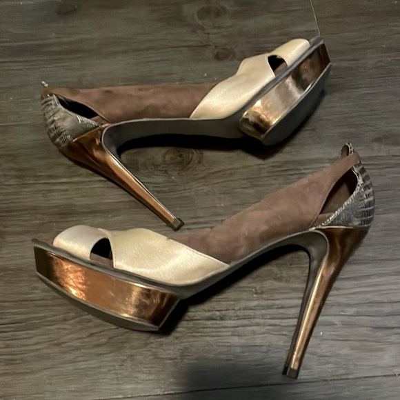 Unique BCBG Platform Heels 9.5 - Picture 1 of 11